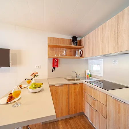 Mobile Homes Camp Perna - Adriatic Kampovi 홀리데이파크 오레비츠