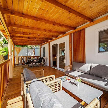 홀리데이파크 Mobile Homes Camp Perna - Adriatic Kampovi