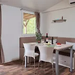 Aldeamento Turístico Mobile Homes Camp Perna - Adriatic Kampovi 3*