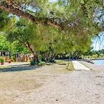 Aldeamento Turístico Mobile Homes Camp Perna - Adriatic Kampovi 3*