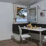 База отдыха Mobile Homes Camp Perna - Adriatic Kampovi 3*