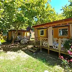 Aldeamento Turístico Mobile Homes Camp Perna - Adriatic Kampovi 3*