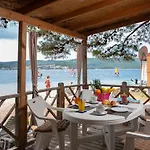База отдыха Mobile Homes Camp Perna - Adriatic Kampovi 3*