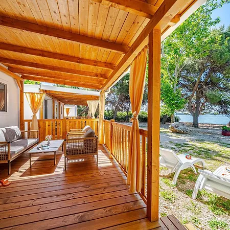 ホリデーパーク Mobile Homes Camp Perna - Adriatic Kampovi 3*