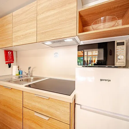 Mobile Homes Camp Perna - Adriatic Kampovi 3*