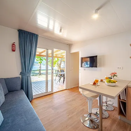 Mobile Homes Camp Perna - Adriatic Kampovi 3* オレビック