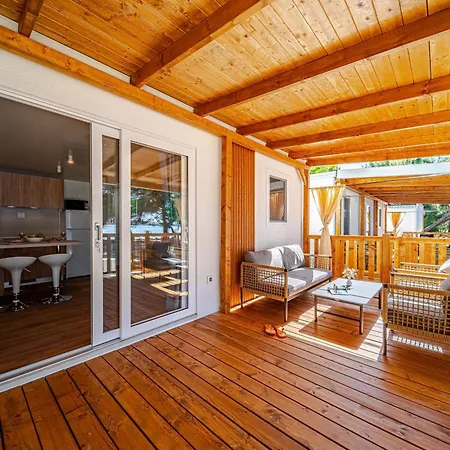 Semesterpark Mobile Homes Camp Perna - Adriatic Kampovi 3*