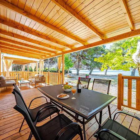 Mobile Homes Camp Perna - Adriatic Kampovi 3*