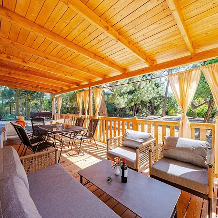 Mobile Homes Camp Perna - Adriatic Kampovi ホリデーパーク 3*
