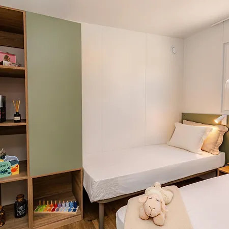 Prázdninový areál Mobile Homes Camp Perna - Adriatic Kampovi 3*