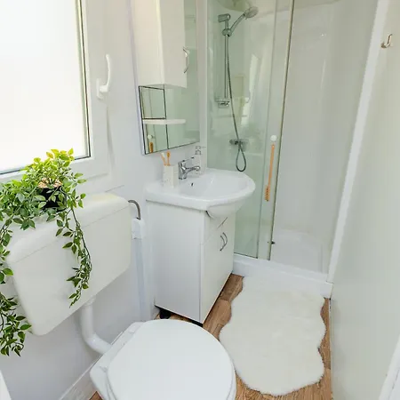 Prázdninový areál Mobile Homes Camp Perna - Adriatic Kampovi 3*