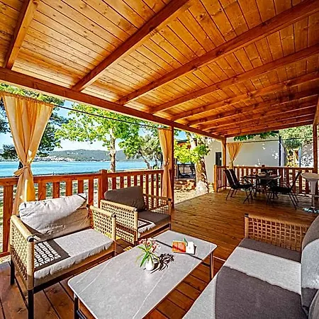 منتزه العطل Mobile Homes Camp Perna - Adriatic Kampovi 3*