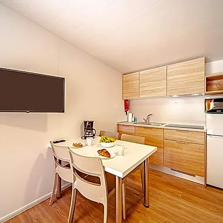 منتزه العطل Mobile Homes Camp Perna - Adriatic Kampovi 3*